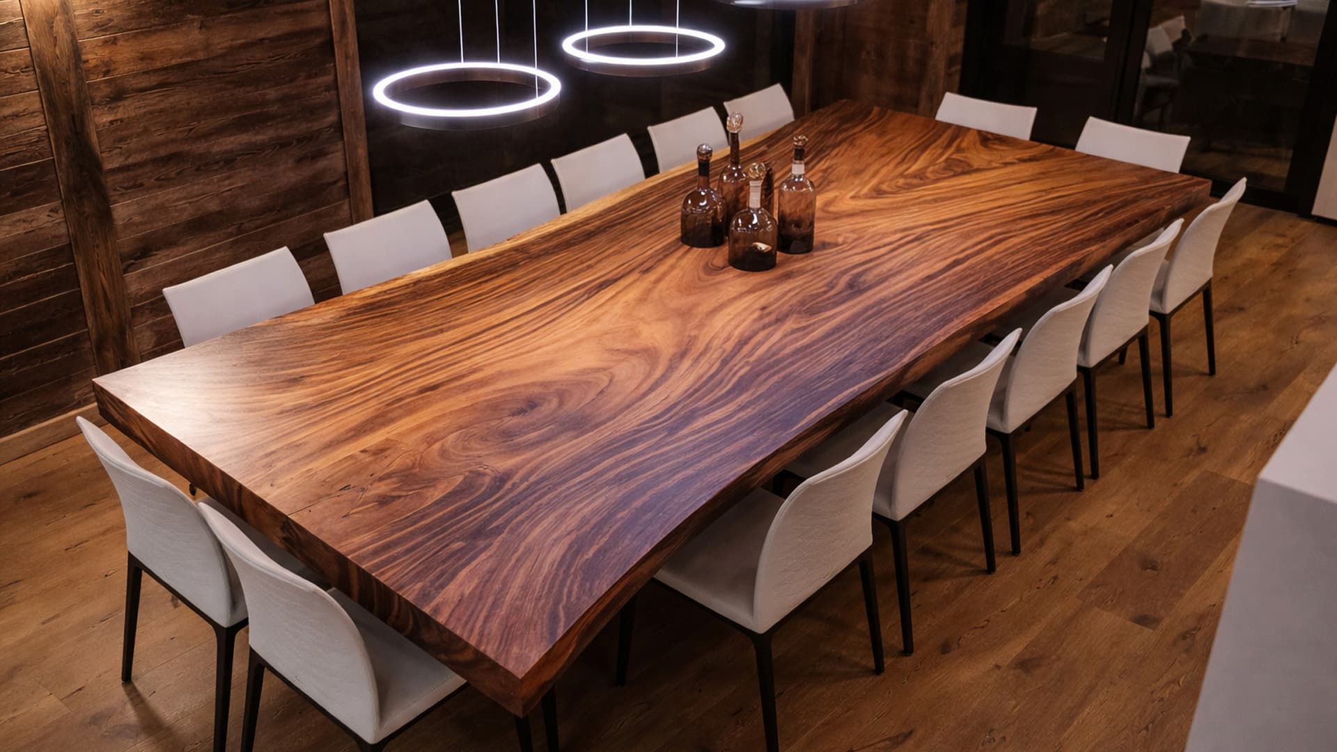 Mesa de comedor a medida en madera maciza con veta natural, diseñada para espacios contemporáneos y construida para durar.