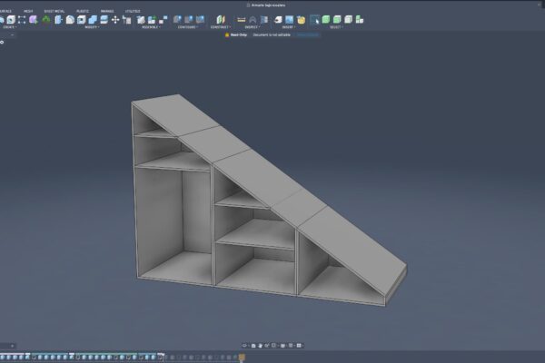 Modelo 3D del armario bajo escalera diseñado en Fusion 360 antes de iniciar la fabricación a medida.